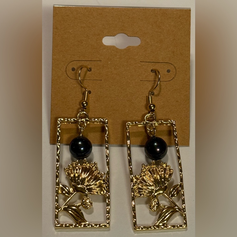 Hamilton Gold Hoop Earrings Lehua Tropical Flower & Black Pearl (HI)